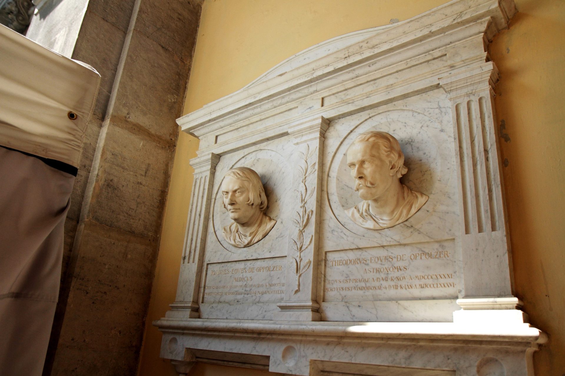 Johann von Oppolzer's bas-relief, Medical monuments, UNI Vienna - 01.JPG